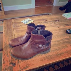 Teva De La Vina Chelsea Ankle Boots